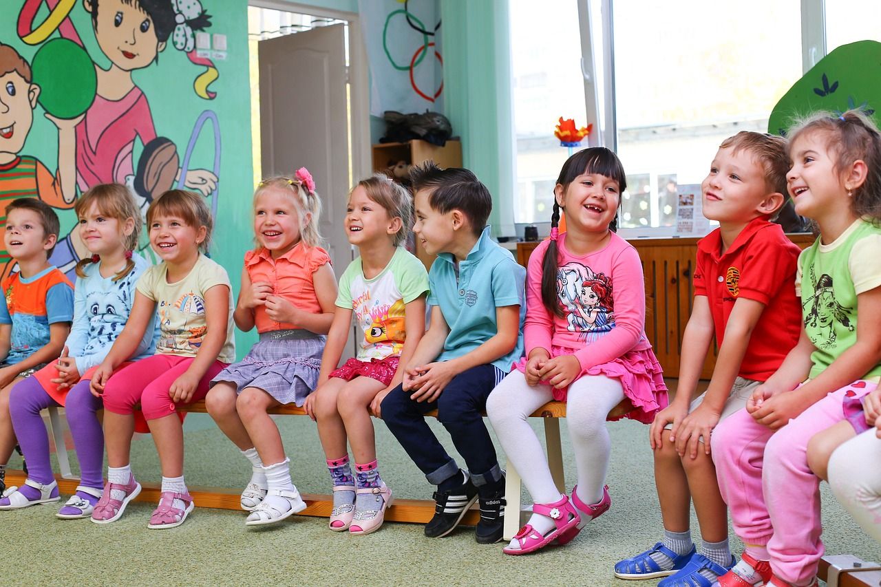 Żłobek czy przedszkole – co wybrać dla swojej pociechy i czym się kierować?