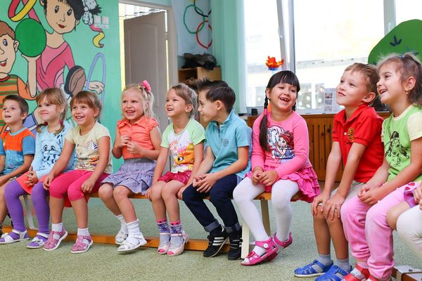 Żłobek czy przedszkole – co wybrać dla swojej pociechy i czym się kierować?